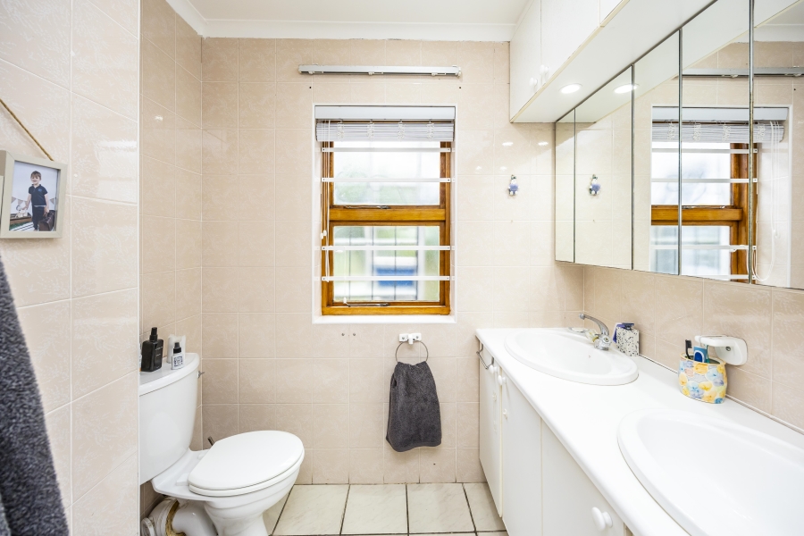 4 Bedroom Property for Sale in Bonza Bay Eastern Cape